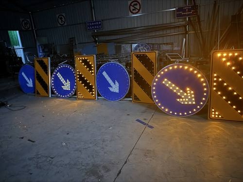 山西山西河南太阳能交通标牌 河南自发光交通路标牌厂家